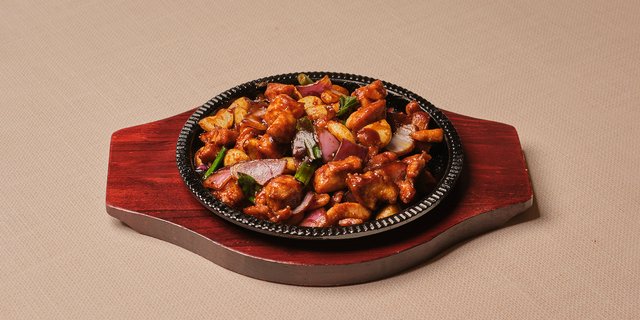 Chicken w/ Truffle Sauce on a Sizzling Pan