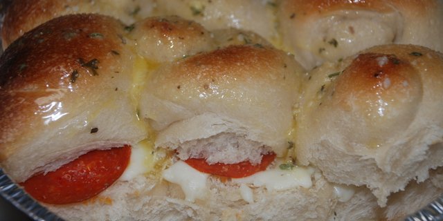 Cheese & Peperoni Stuffed Garlic Rolls