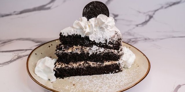 Oreo Cookie Layer Cake