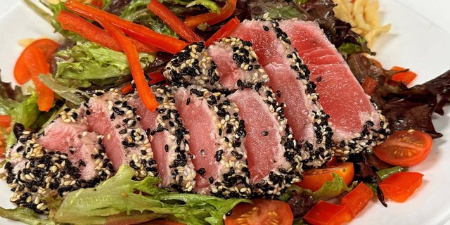 Seared Ahi Tuna Salad