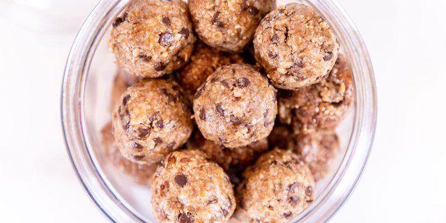 Oatmeal Peanut Butter Chip Energy Balls