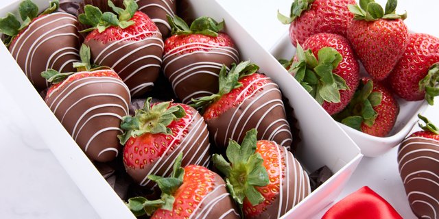 Dozen Chocolate-Dipped Strawberries