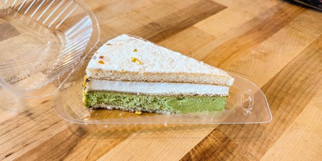 4-Pack Pistachio Ricotta Cake Slices
