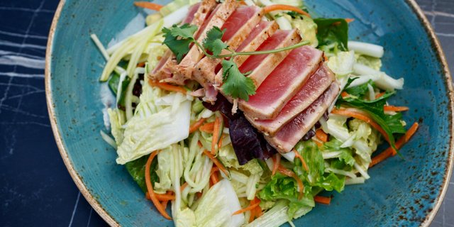 Seared Tuna & Avocado Salad