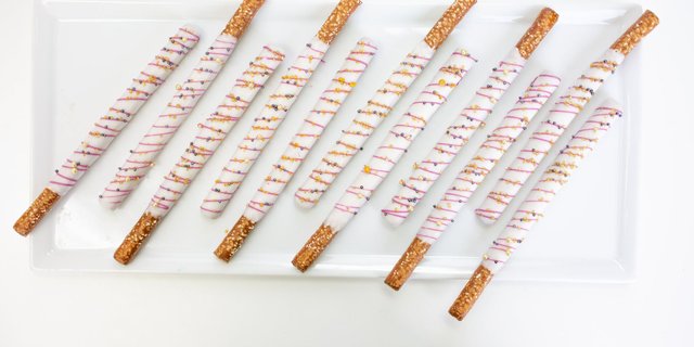 Chocolate-Dipped Pretzels