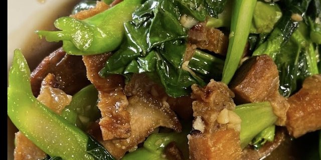 Crispy Pork w/ Chinese Broccoli