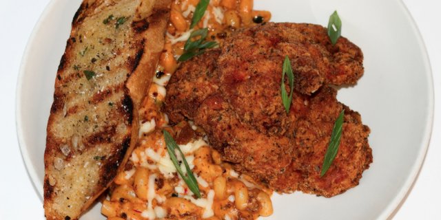 Chorizo Mac & Tenders Bar