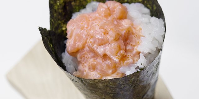 Spicy Scallop Handrolls