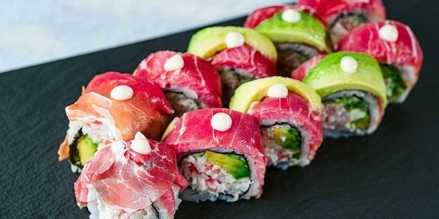 Prosciutto e Tuna Roll