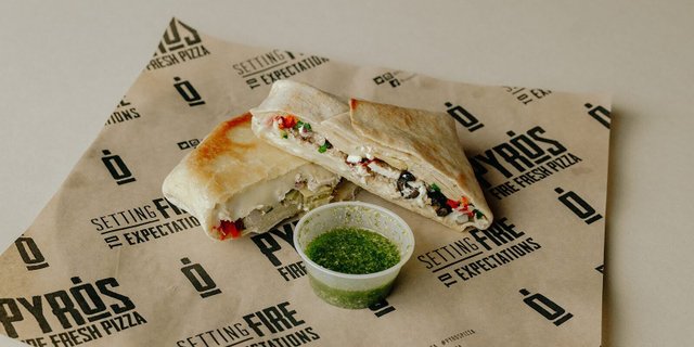 Pesto Pyzone