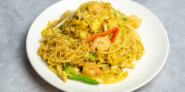 Singapore Rice Noodles w/ Chicken & Shrimp