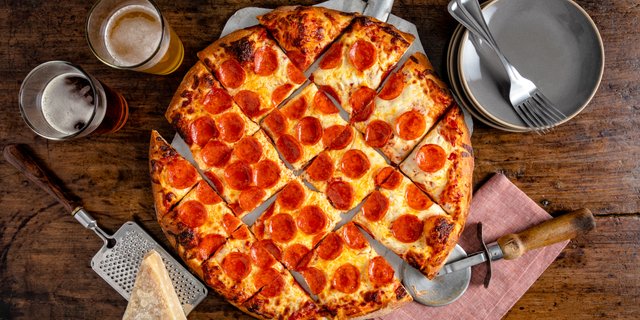 Super Roni Chicago Thin Crust Pizza