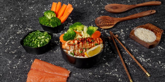 Salmon & Veggie Bowl