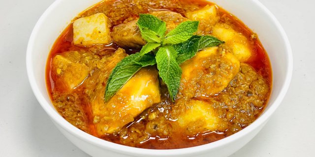 Burmese-Style Red Curry w/ Shrimp