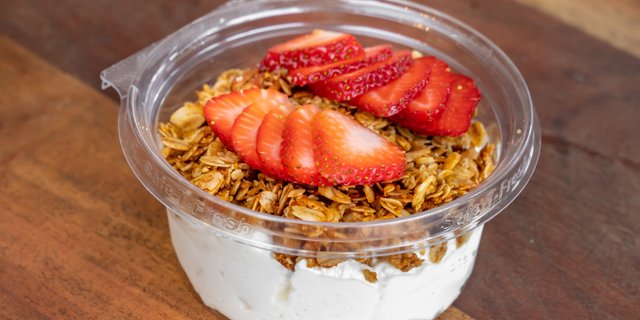 Probiotic Yogurt & Strawberries