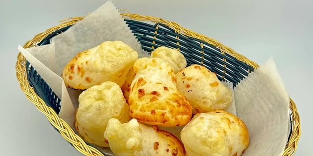 Cheese Bread (Pao de Queijo) Party Tray