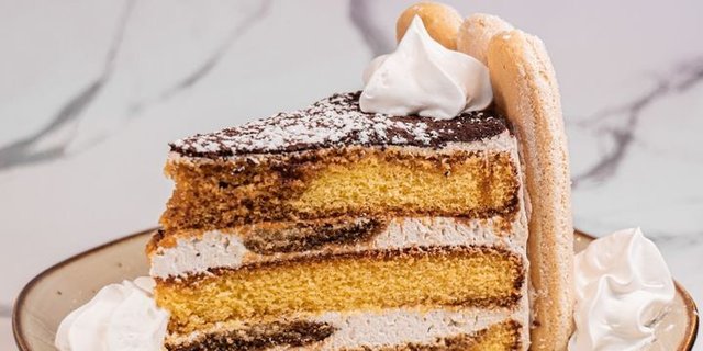 Tiramisu Cake