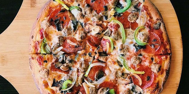 Deluxe Pizza