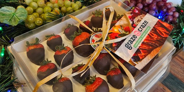 2 Dozen Chocolate Strawberries
