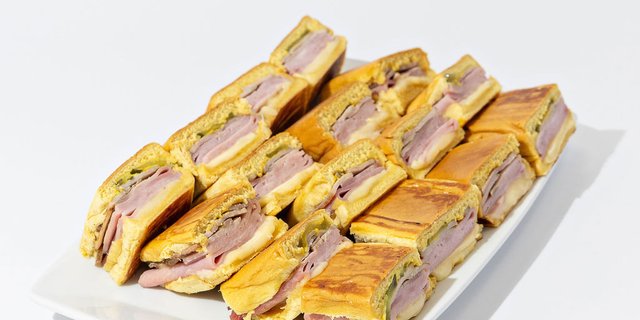 Medianoches (Midnight Sandwiches)