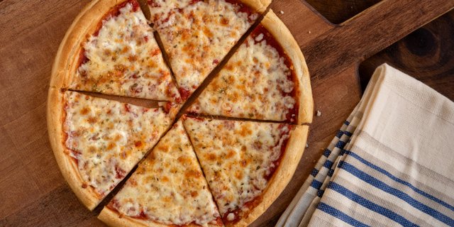 Gluten-Free Cheese & Tomato Pizza