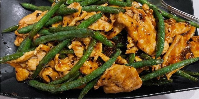 Chicken w/ String Beans & Garlic Luncheon Special
