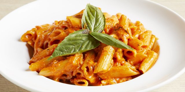 Individual Pasta w/ Spicy Vodka Sauce
