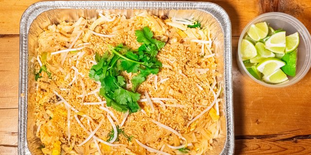 Chicken Pad Thai Tray