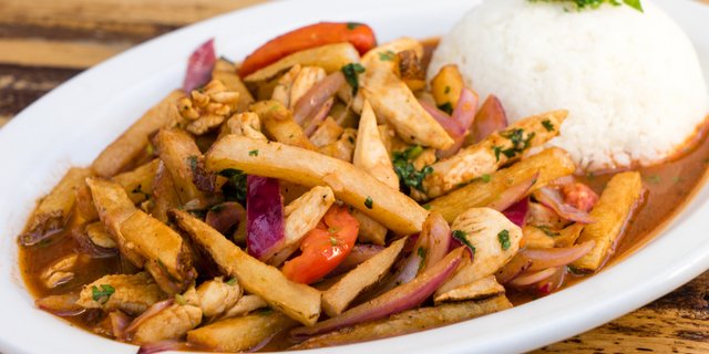 Pollo Saltado