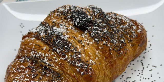 Poppyseed Croissant