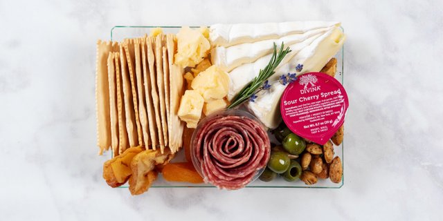 10 Small Charcuterie Boxes