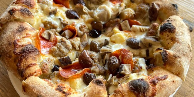 Goodwood's Supreme Traditional Pizza