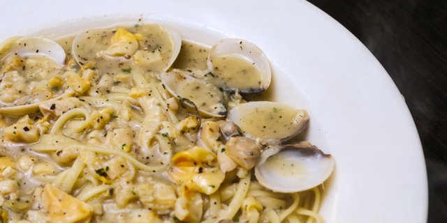 Linguine w/ Clams (Red)
