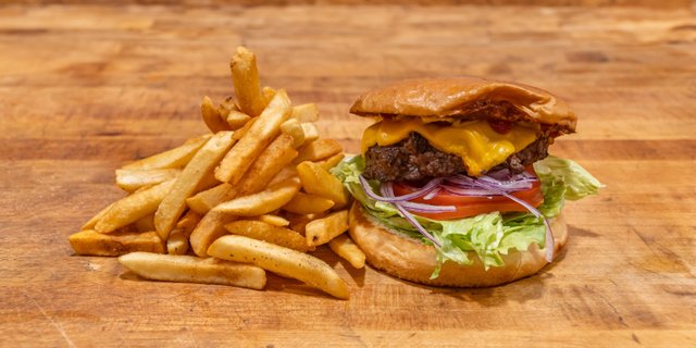 Backyard Classic Burger