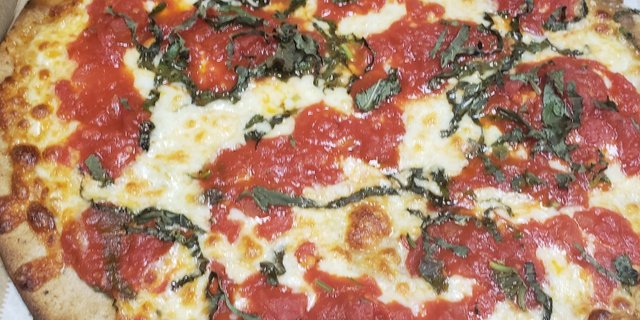Grandma's 18" Pizza