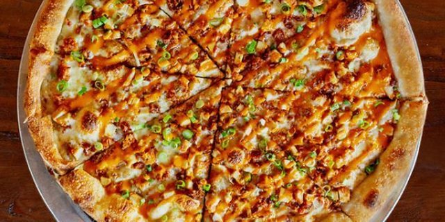 Buffalo Crispy Chicken Pizza