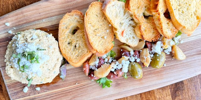 Mediterranean Hummus