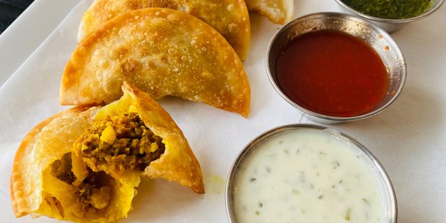 Chicken Samosas Tray
