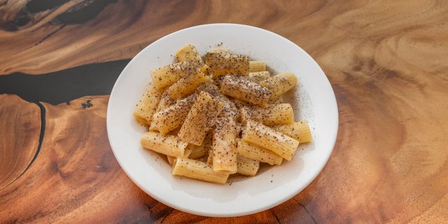 Rigatoni Cacio e Pepe Tray