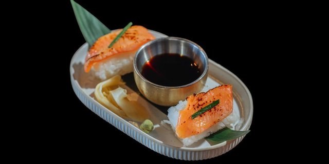 Salmon Nigiri