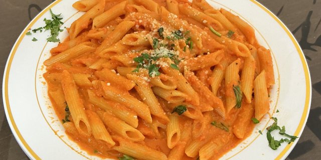 Pasta w/ Vodka Sauce