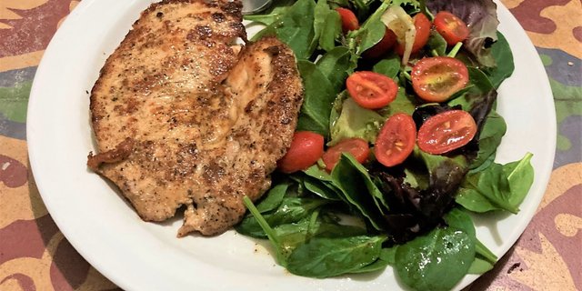 Pechuga de Pollo (Chicken Pailliard) Salad