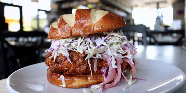 Houston Hot Chicken Sandwich Tray