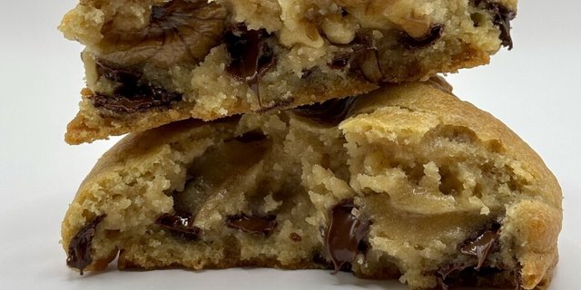 Chocolate Chip Walnut Cookie