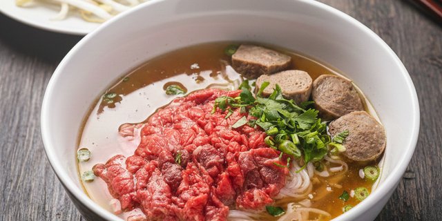 Rare Beef & Meatball Pho | Pho Tai Bo Vien