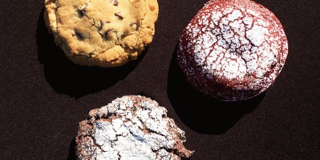 One Dozen Assorted Cookies Box