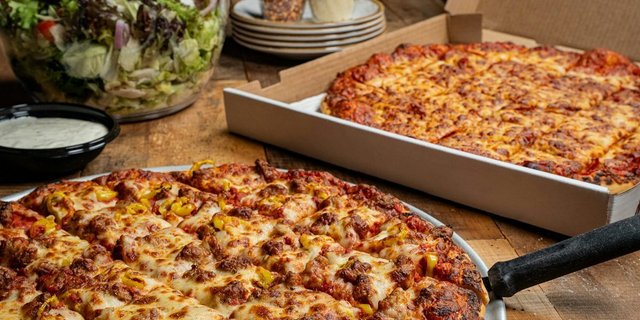Ultimate Pizza Party - Feeds 10