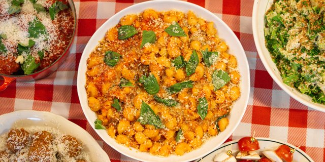 Sunday Sauce Pasta Tray
