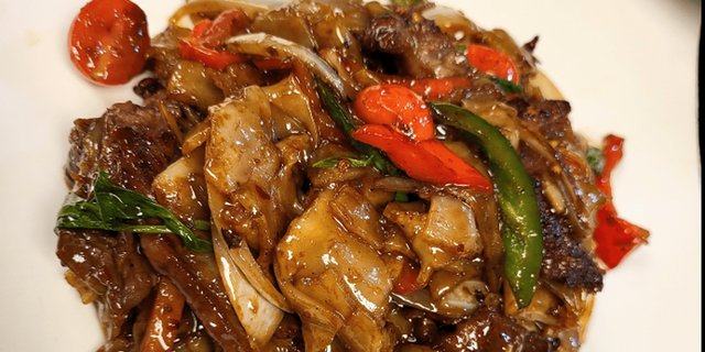 Drunken Noodle Chicken Lunch