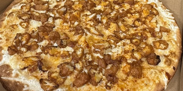 Vegan Buffalo Cauliflower Pizza